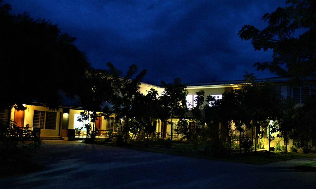 My Parents Guesthouse Kampot Exterior photo